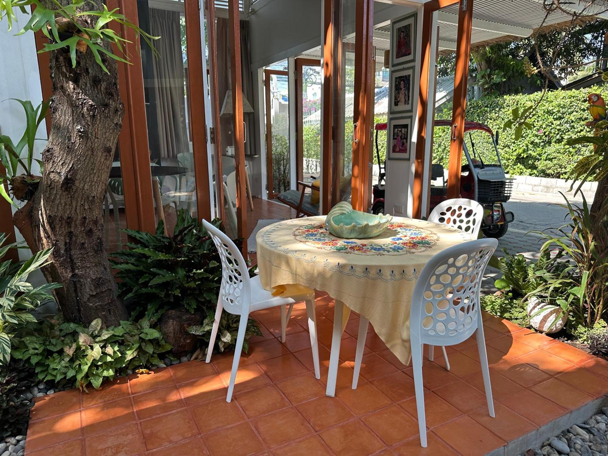 Warm White Hua Hin House Hotel Eksteriør billede